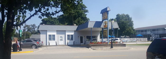 Lakeside Motor Lodge (Lakeside Motel) - Web Listing (newer photo)